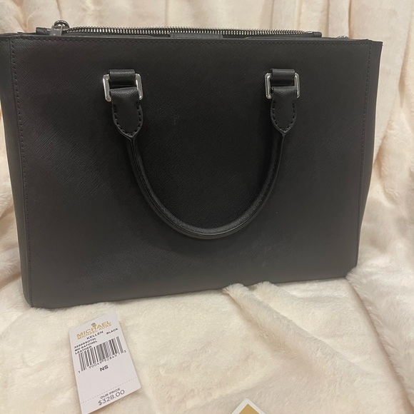 Michael Kors Kellen Satchel with magnetic closures and zipper - Picture 6 of 8